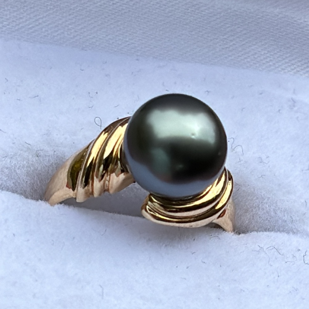 14k Gold Black Tahitian Pear
✨FIRM✨